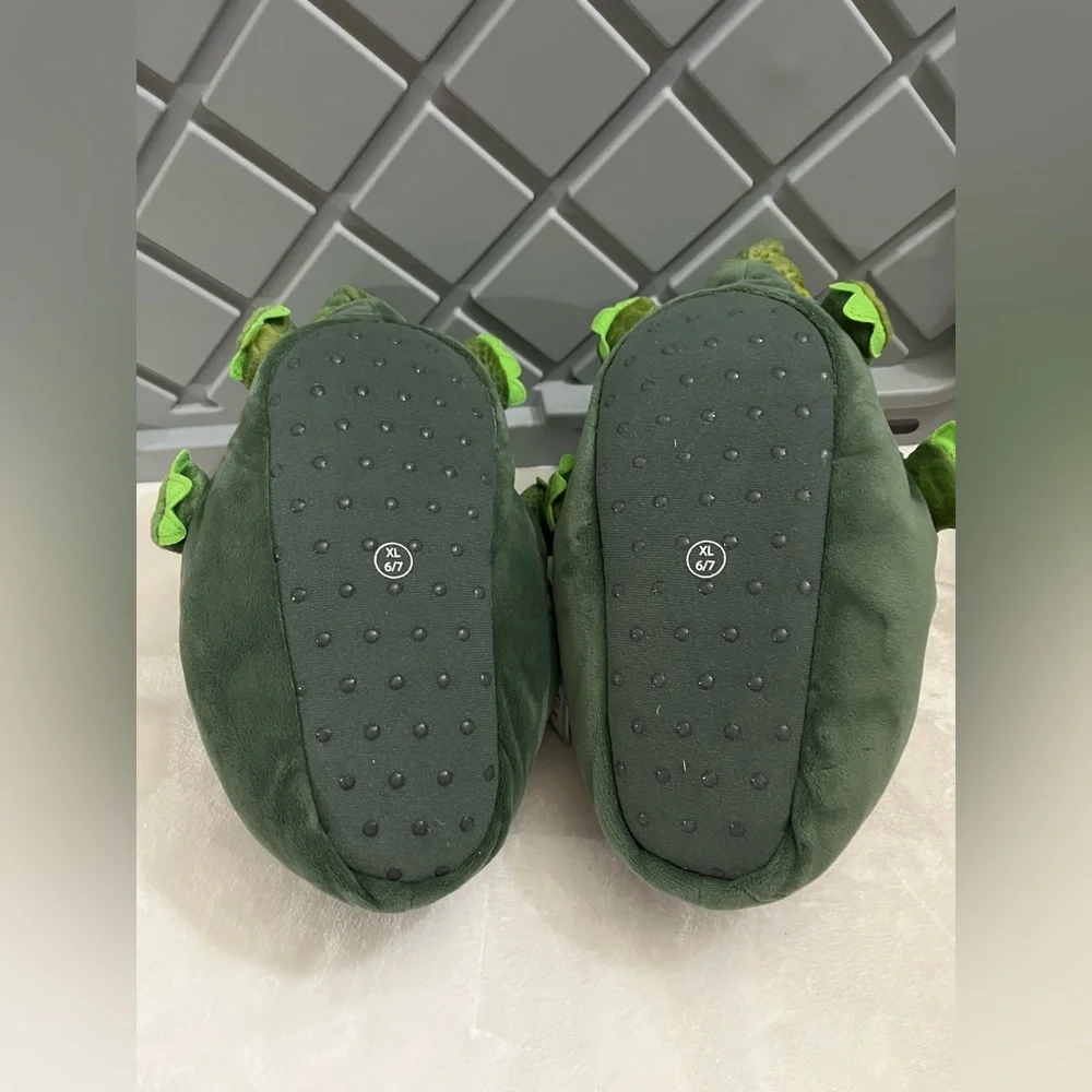 Slipper kids Cat & Jack Toddlers Slippers Dinosaur Plush Green Size XL 6/7